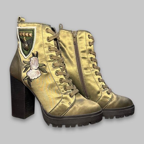 Steve Madden Women’s Green Satin Heel Boots with Embroidered Patch - Size 6.5M - Picture 1 of 6